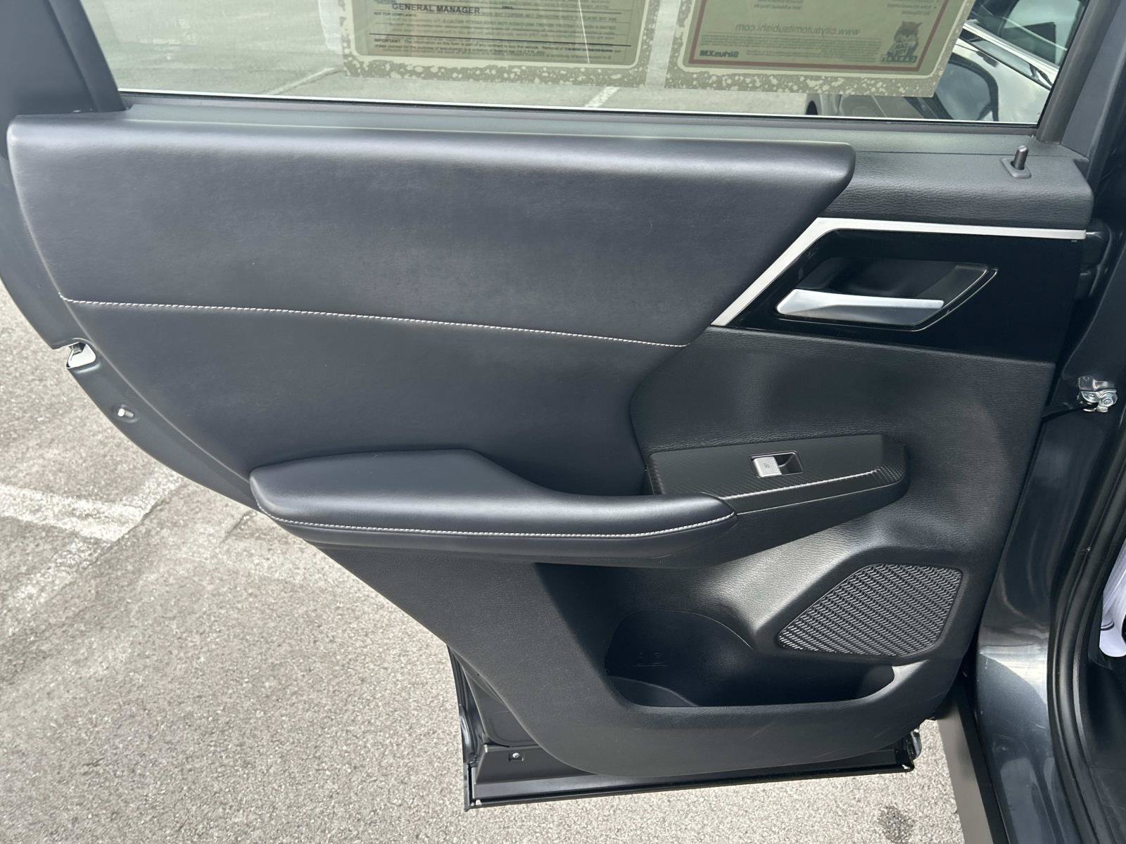Used 2024 Mitsubishi Outlander SE FWD image 28