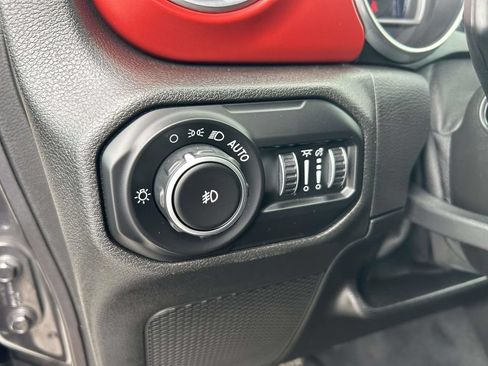 Used 2021 Jeep Wrangler Unlimited Rubicon AWD/4WD image 18