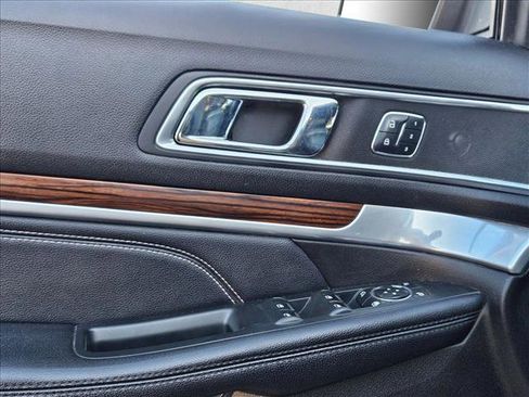 Used 2018 Ford Explorer Limited w/ Equipment Group 301A image 9