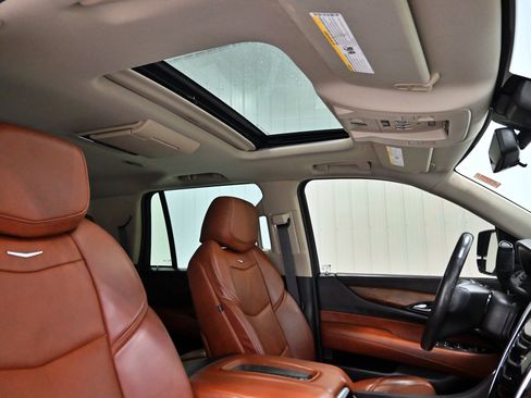Used 2019 Cadillac Escalade Premium Luxury AWD/4WD image 28