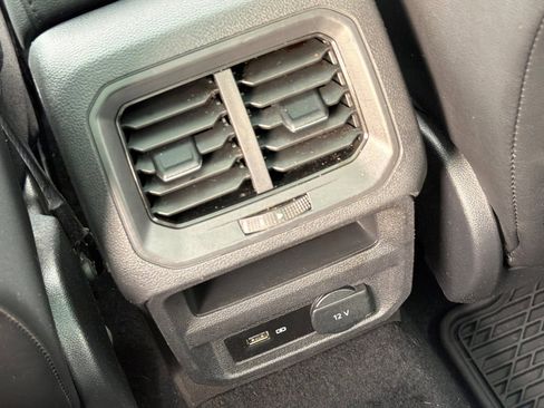 Used 2019 Volkswagen Tiguan SE w/ Panoramic Sunroof Package image 17