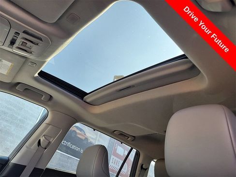 Used 2024 Toyota Highlander XLE AWD/4WD image 22