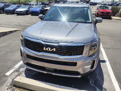 Certified 2022 Kia Telluride EX w/ EX Premium Package AWD/4WD image 5