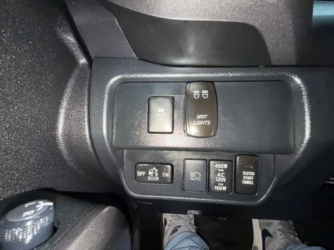 Used 2021 Toyota Tacoma TRD Off-Road image 32