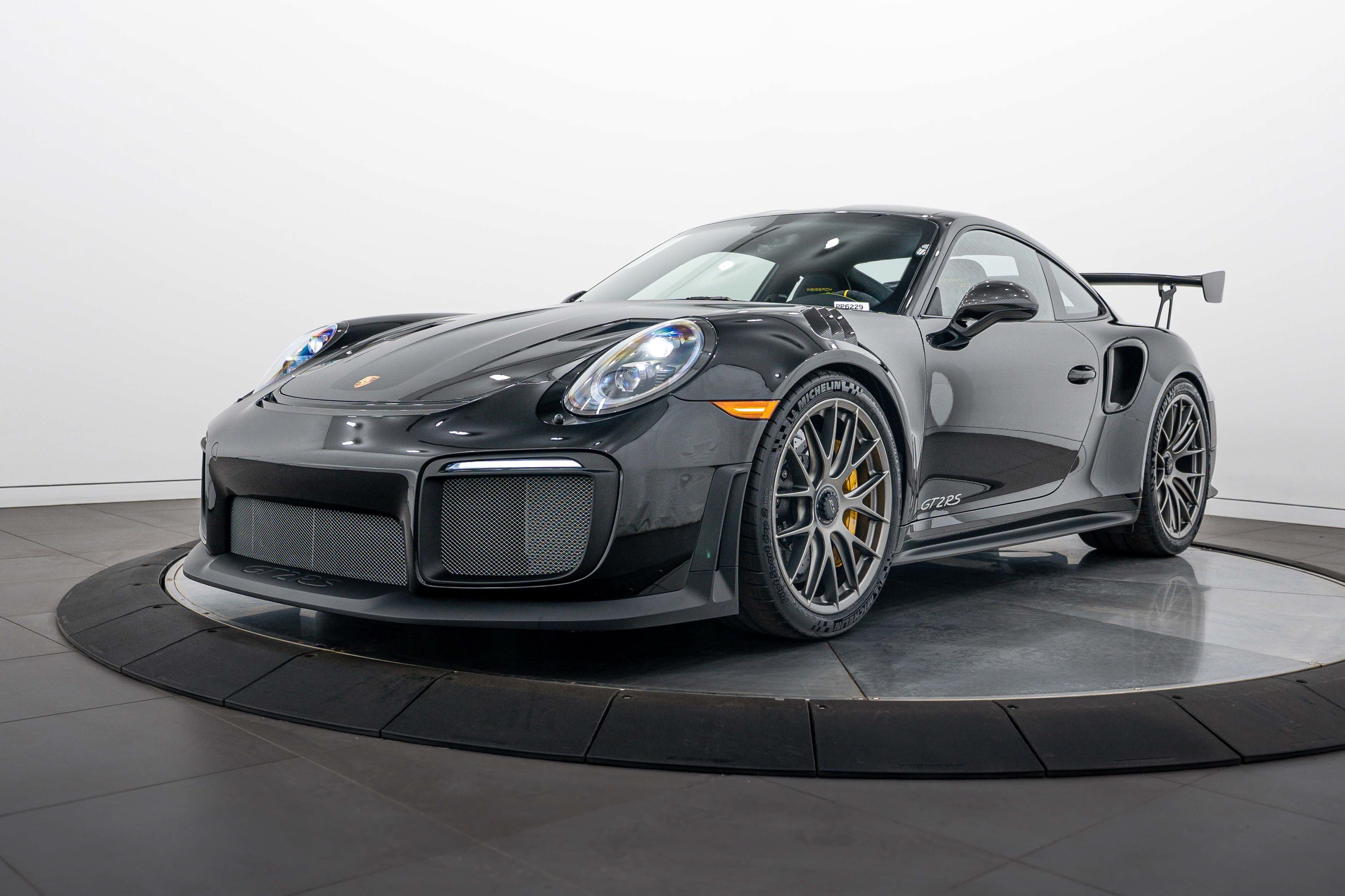 Certified 2018 Porsche 911 GT2 RS RWD image 1