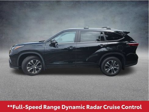 Used 2023 Toyota Highlander XLE AWD/4WD image 9