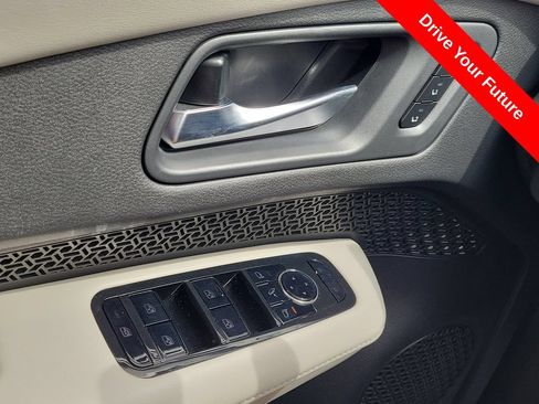 Used 2023 Nissan Ariya FWD image 16