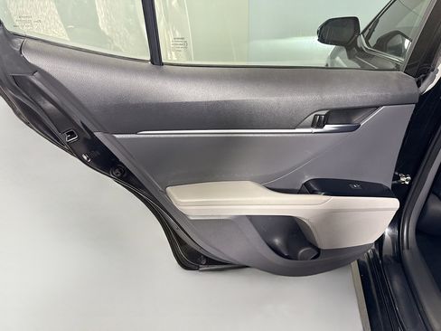 Used 2020 Toyota Camry LE image 25