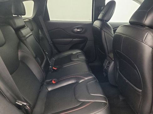 Used 2019 Jeep Cherokee Trailhawk w/ Cold Weather Group image 19