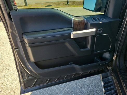 Used 2019 Ford F150 Lariat w/ Equipment Group 502A Luxury image 22