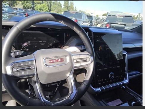 Used 2025 GMC Yukon Elevation RWD image 9