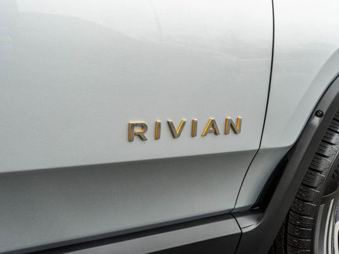 Used 2024 Rivian R1S Adventure image 4