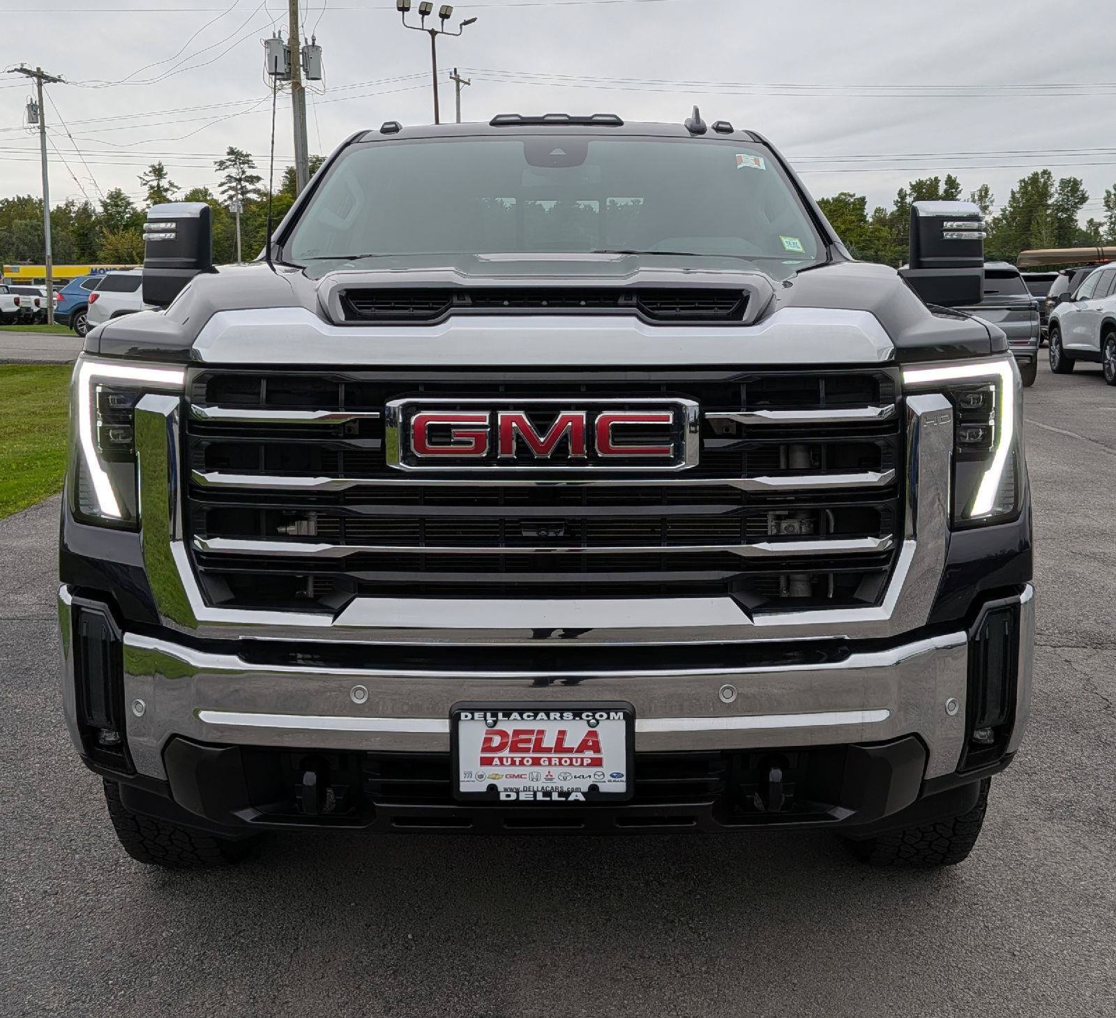 Used 2025 GMC Sierra 2500 SLT w/ SLT Premium Package AWD/4WD image 2