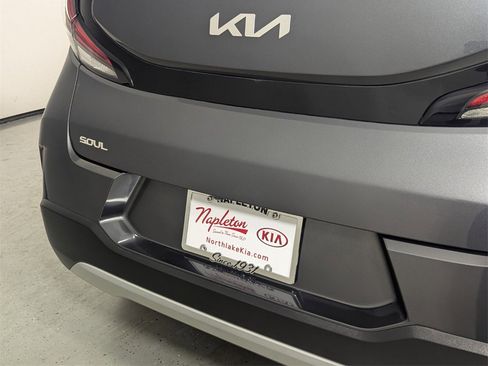 Used 2023 Kia Soul LX image 8