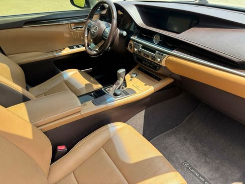 Used 2016 Lexus ES 350 w/ Premium Package w/Wood Trim FWD image 13