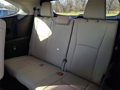 Used 2022 Toyota Highlander XLE image 15