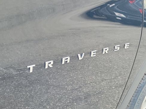Used 2023 Chevrolet Traverse LT FWD image 8