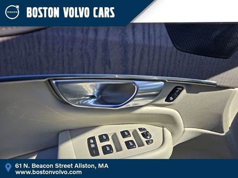 Used 2022 Volvo XC90 T8 Inscription image 19