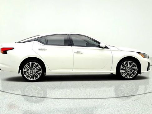 Used 2023 Nissan Altima 2.5 SL AWD/4WD image 4
