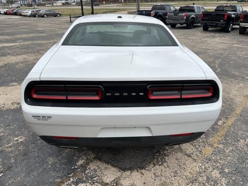 Used 2016 Dodge Challenger SXT image 8