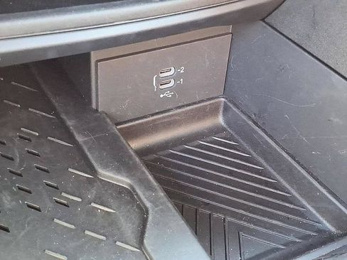 Used 2026 Chrysler Pacifica Limited FWD image 29