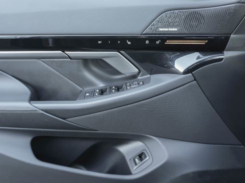 Certified 2025 BMW 530i xDrive w/ Premium Package image 29