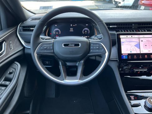 New 2025 Jeep Grand Cherokee Limited image 14