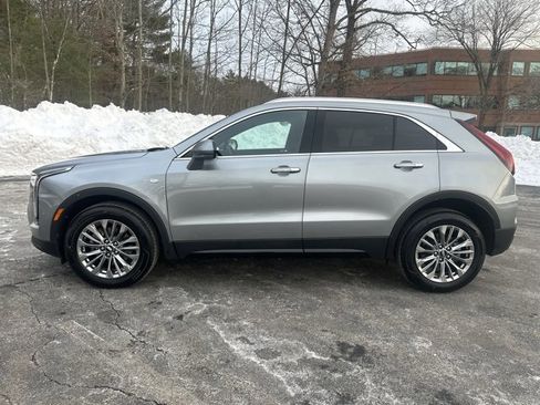 Used 2025 Cadillac XT4 Premium Luxury image 9