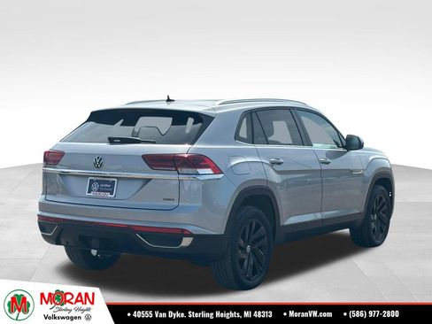 Certified 2023 Volkswagen Atlas Cross Sport SE w/ Panoramic Sunroof Package AWD/4WD image 4