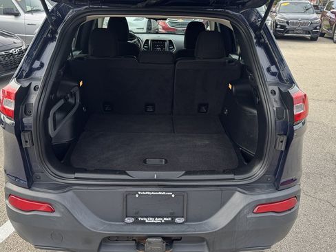 Used 2015 Jeep Cherokee Latitude w/ Cold Weather Group AWD/4WD image 11