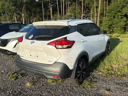 Used 2019 Nissan Kicks SV FWD image 10