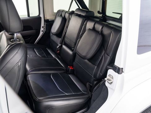 Used 2023 Jeep Wrangler Unlimited Sahara w/ Cold Weather Group image 17