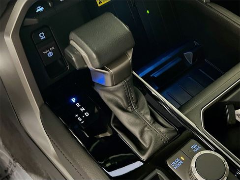 Used 2024 Toyota Tundra Limited image 16