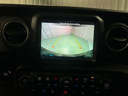 Used 2022 Jeep Wrangler Unlimited Sahara w/ Cold Weather Group image 18