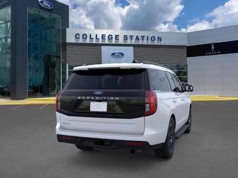 New 2025 Ford Expedition Active image 8