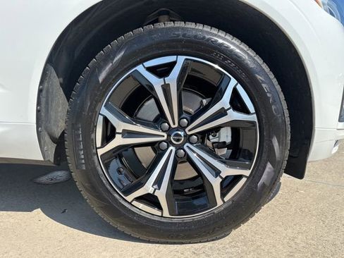 Certified 2022 Volvo XC60 B5 Momentum w/ Climate Package AWD/4WD image 11
