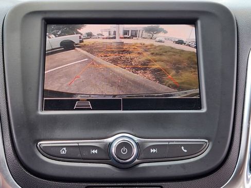 Used 2022 Chevrolet Equinox LS w/ LS Convenience Package FWD image 18