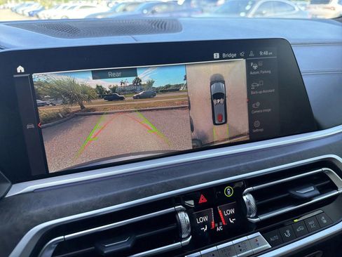 Used 2022 BMW X7 M50i w/ Dynamic Handling Package AWD/4WD image 29