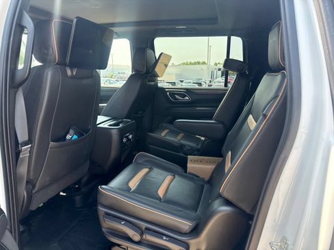 Used 2021 GMC Yukon XL AT4 w/ AT4 Premium Plus Package AWD/4WD image 10