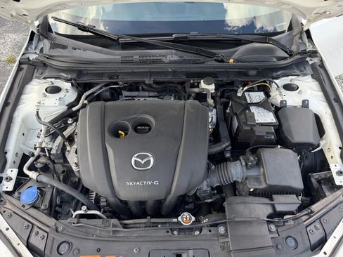 Used 2019 MAZDA MAZDA3 Hatchback FWD image 21