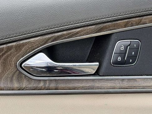 Used 2018 Lincoln MKX Reserve w/ Lincoln MKX Climate Package image 12