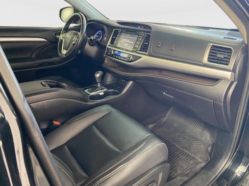 Used 2019 Toyota Highlander XLE AWD/4WD image 8