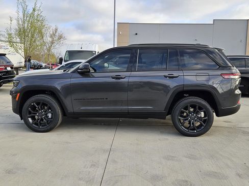 New 2025 Jeep Grand Cherokee Limited AWD/4WD image 2