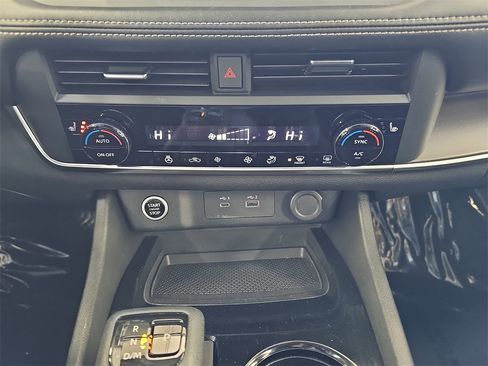 Used 2023 Nissan Rogue SV w/ SV Premium B Package image 22