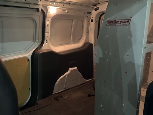 Used 2022 Ford Transit Connect XL image 7