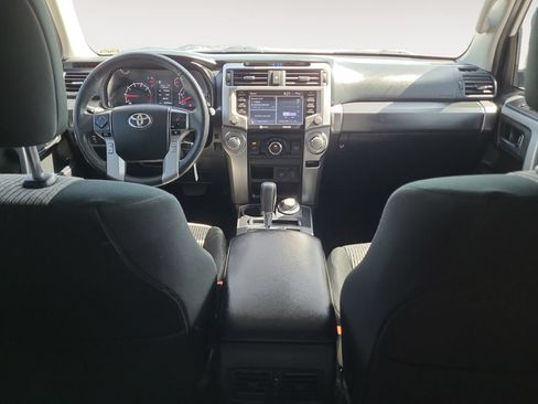 Used 2020 Toyota 4Runner SR5 AWD/4WD image 10