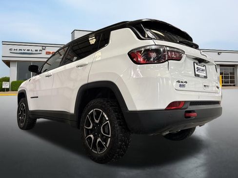 Used 2024 Jeep Compass Trailhawk AWD/4WD image 11