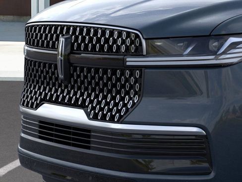New 2025 Lincoln Navigator Reserve image 17