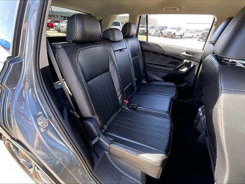 Used 2024 Volkswagen Tiguan SE image 20