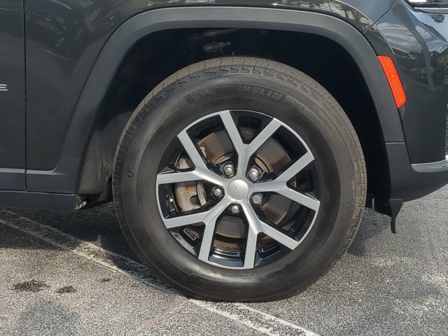 Used 2024 Jeep Grand Cherokee L Limited RWD image 11